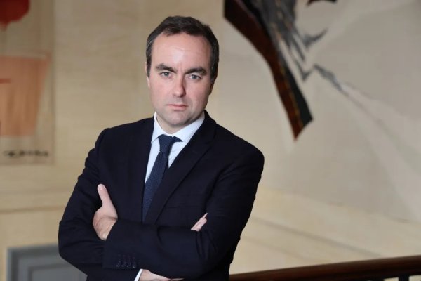 免费配资炒股入 法国总理解释“闪辞”原因